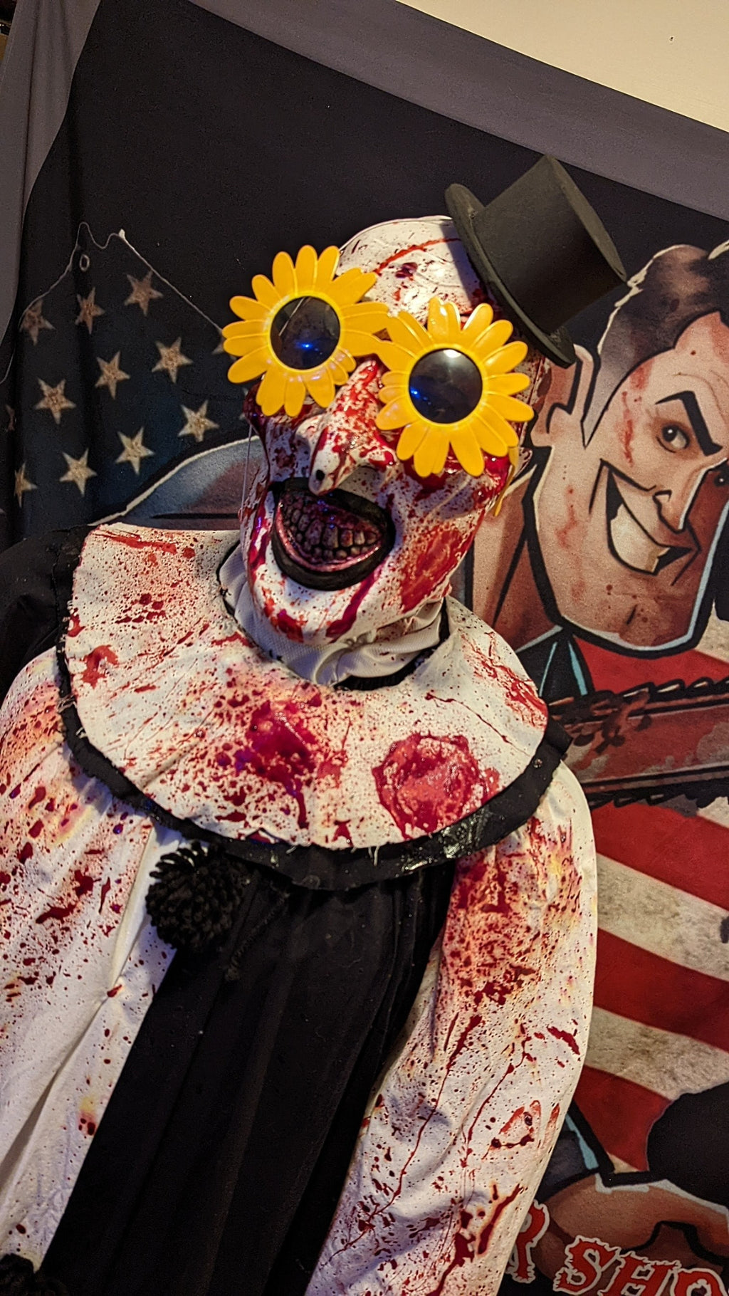 Terrifying Clown: Life sized head to toe display/cosplay